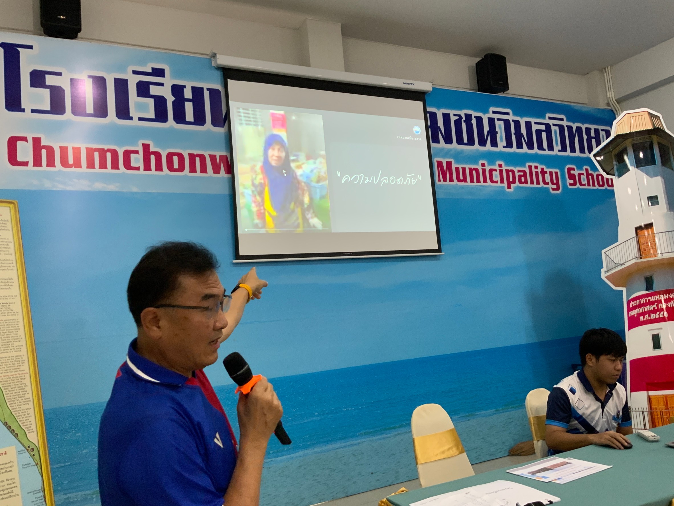 นายกทม.เมืองตราดรับมือน้ำท่วมครั้งใหม่ใช้เครื่องสูบน้ำไฟฟ้า4ตัวสูบลงคลอง 