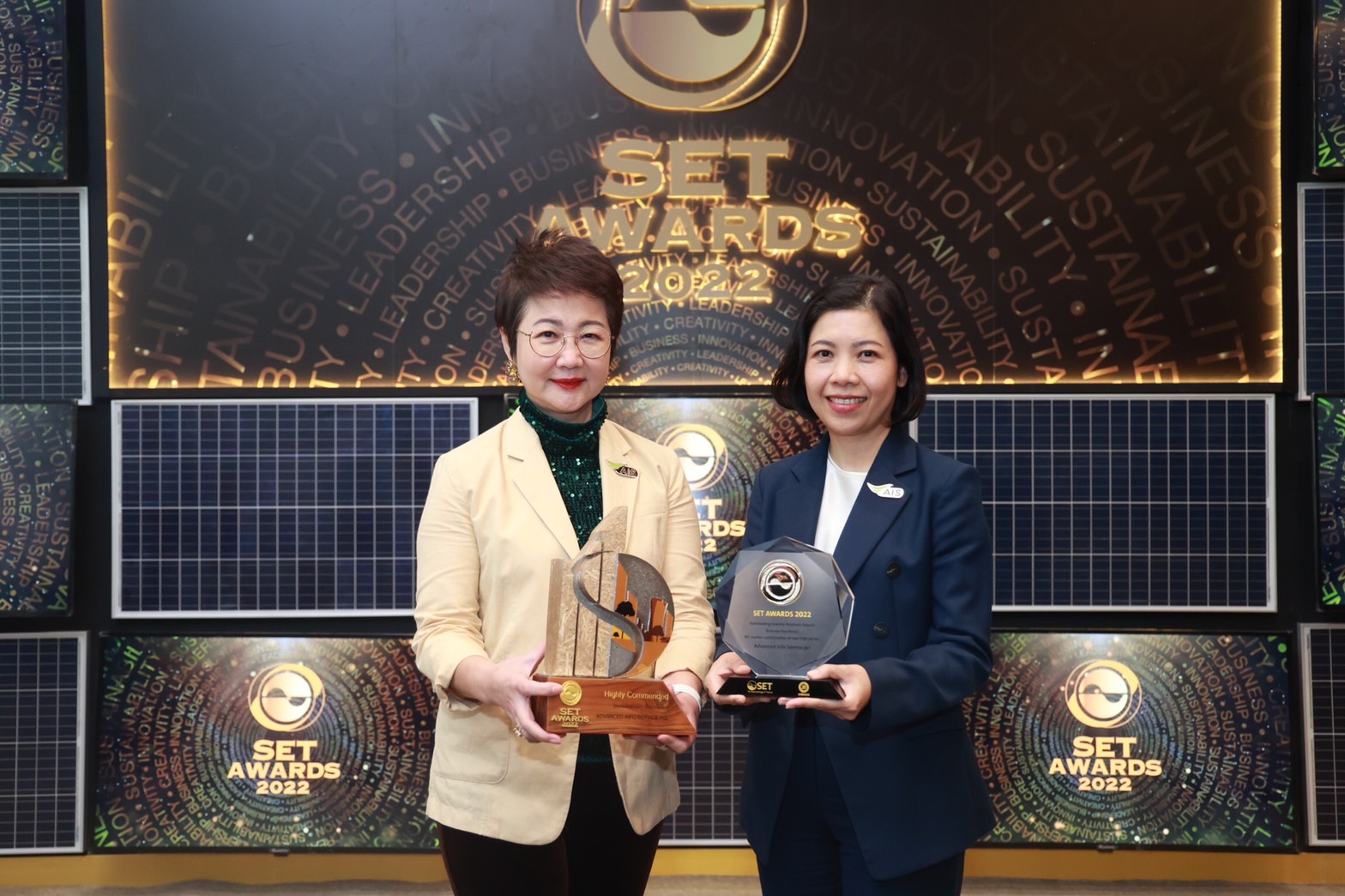 AIS กวาด 2 รางวัลใหญ่ Outstanding Investor Relations Awards และ Highly Commended Sustainability Awards จากเวที SET AWARDS 2022