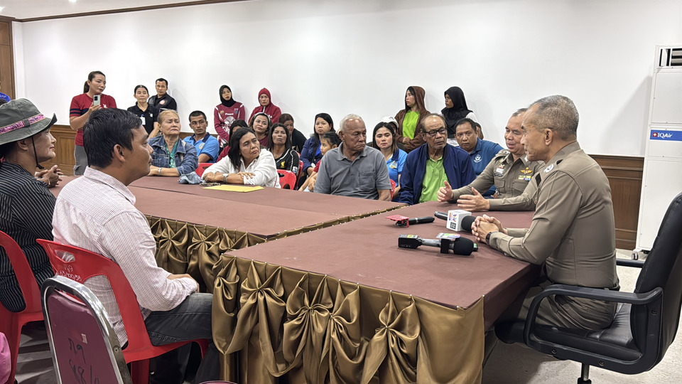 ลูกกำนันยองพาญาติกว่า 40 คนร้อง ผบช.ภ.9 ขอแย้งอัยการ คดีฆ่าพ่อ หลังสั่งไม่ฟ้องผู้ต้องหาคนสำคัญ 