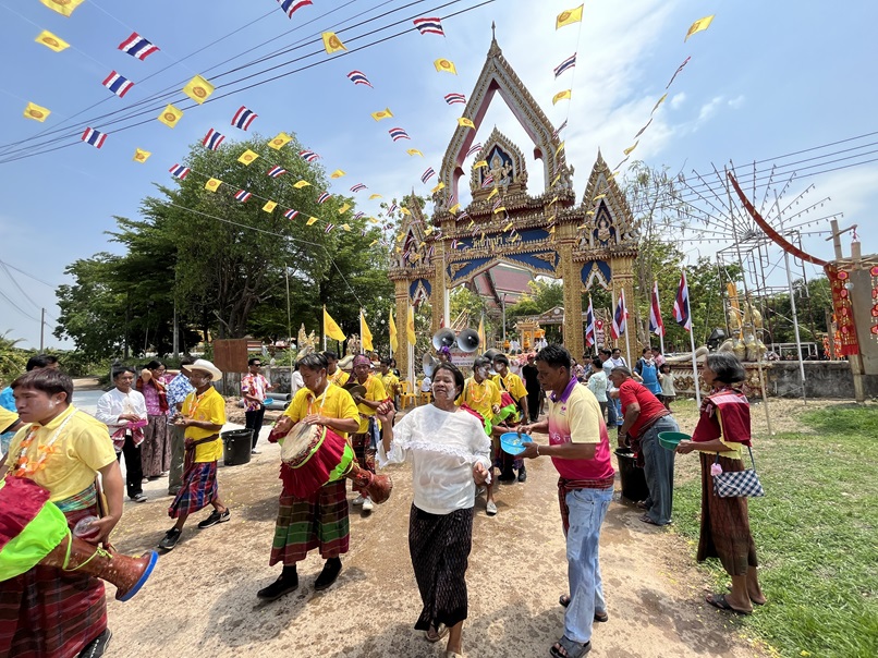 อุบลราชธานีอัญเชิญหลวงพ่อเงินอายุมากว่า 700 ปี ให้ พุทธศาสนิกชน ได้สักการะช่วงเทศกาลสงกรานต์