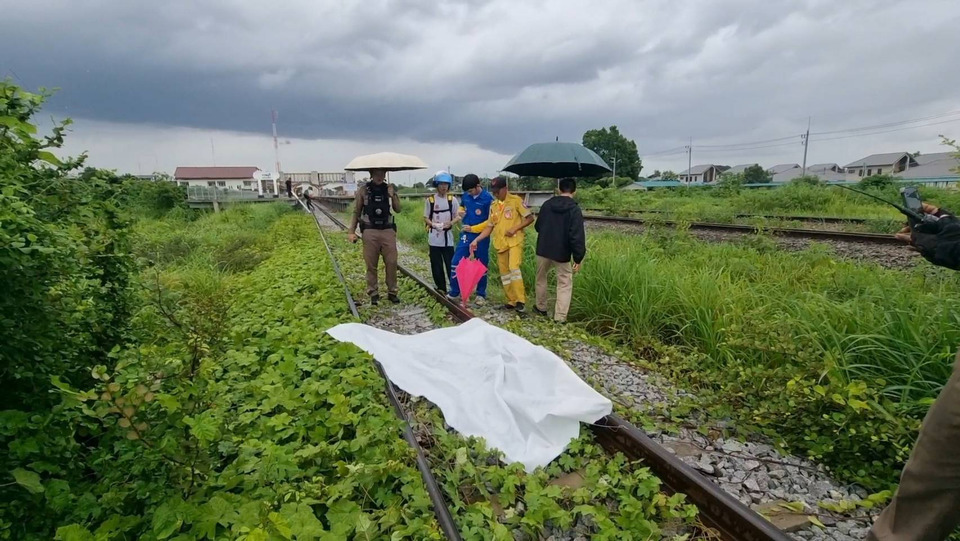 พบสาววัย 35 เสียชีวิตบนรางรถไฟราชบุรี ญาติเผยหายจากบ้าน ก่อนพบเป็นศพช่วงเช้า 