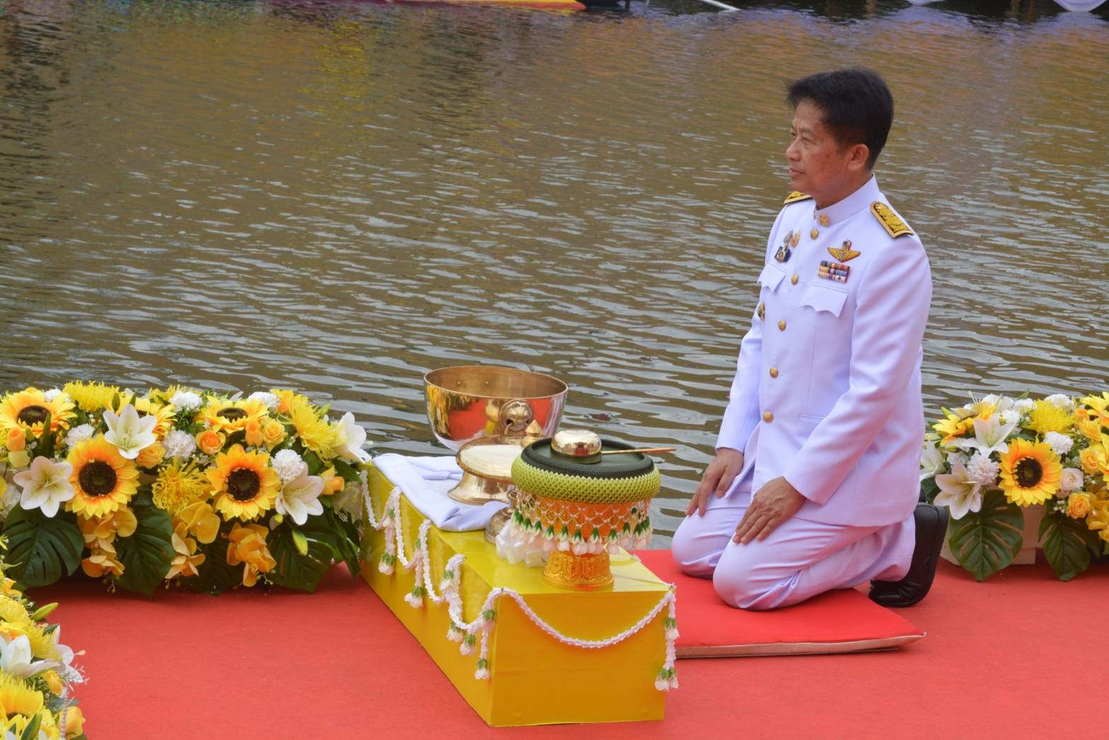 จังหวัดสมุทรสาคร จัดพิธีพลีกรรมตักน้ำศักดิ์สิทธิ์คลองดำเนินสะดวก เพื่อใช้ในพิธีเสกน้ำพระพุทธมนต์ศักดิ์สิทธิ์ฯ