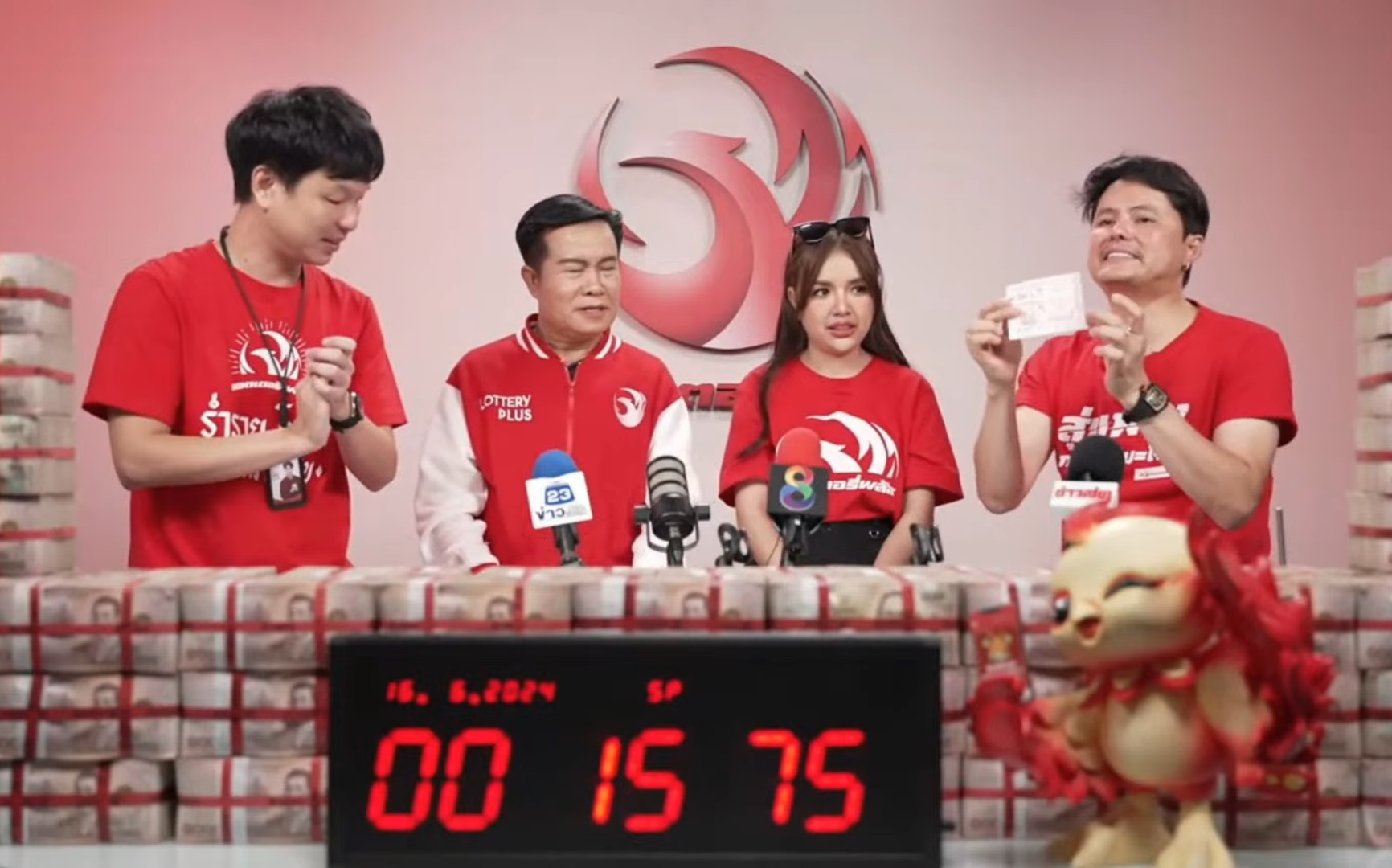 ดวงเฮง! “ลอตเตอรี่พลัส” แตกคนเดียว 2 ใบรับเหนาะๆ 12 ล้าน