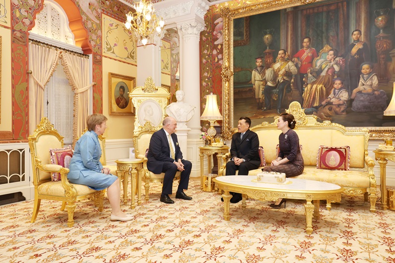 'ในหลวงและพระราชินี'พระราชทานพระบรมราชวโรกาสให้เอกอัครราชทูตต่างประเทศ เฝ้าฯ ในโอกาสที่จะพ้นจากหน้าที่