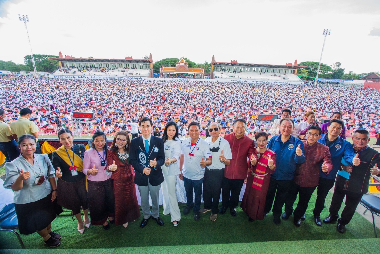 สุรินทร์ประกาศความสำเร็จลงบน Guinness World Record พับตุ๊กตาช้างด้วยผ้าพื้นเมืองมากที่สุดในโลก