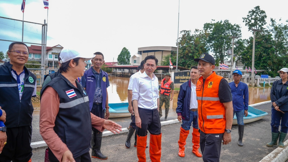 “ยศชนัน” ลุยน้ำท่วมน่าน ช่วยชาวภูเพียง งัดแผน 3 ระยะกู้ประปาฝายแก้ว สั่งอาชีวะซ่อมด่วน-เร่งจัดหาปั๊มใหม่