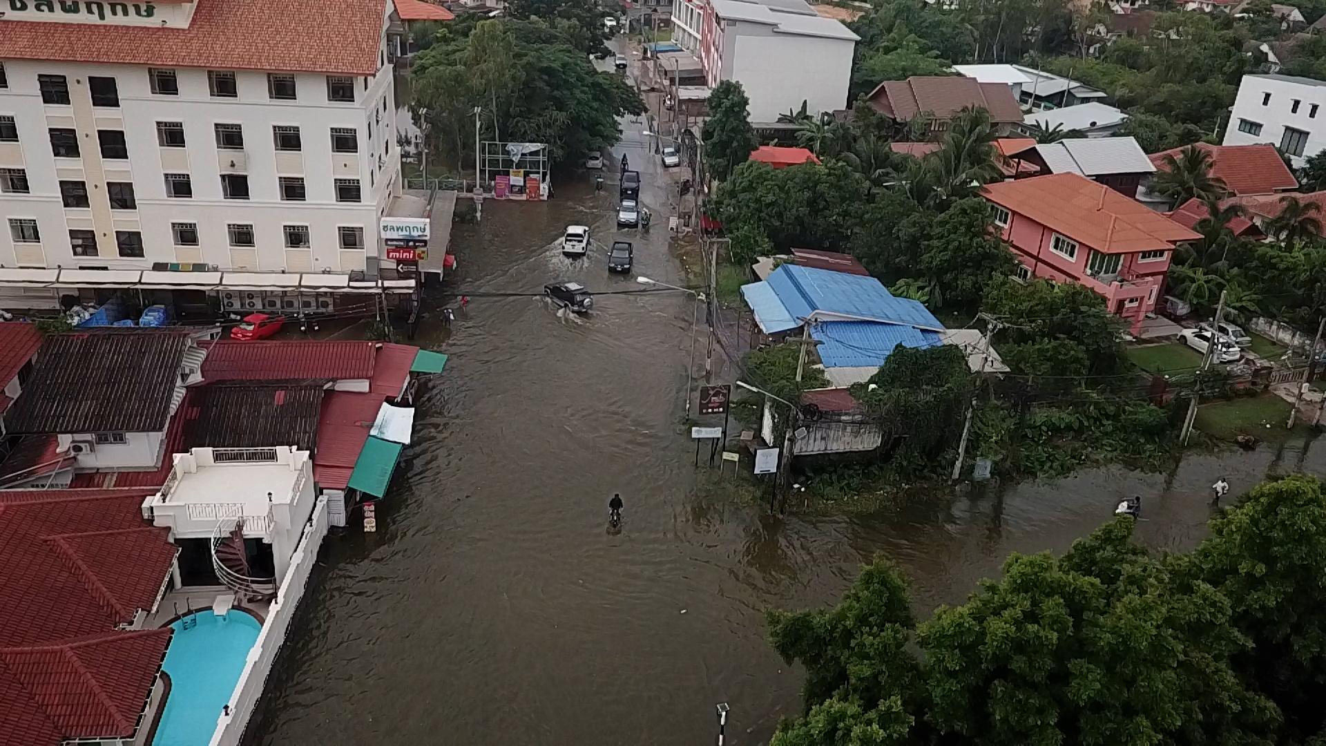 ชาวบ้านเป็ดเล่าวินาทีน้ำทะลักเข้าบ้านถึงเอวใน 1ชั่วโมง  ผู้ว่าฯขอนแก่นเร่งแก้ไขปัญหารอบทิศทาง    