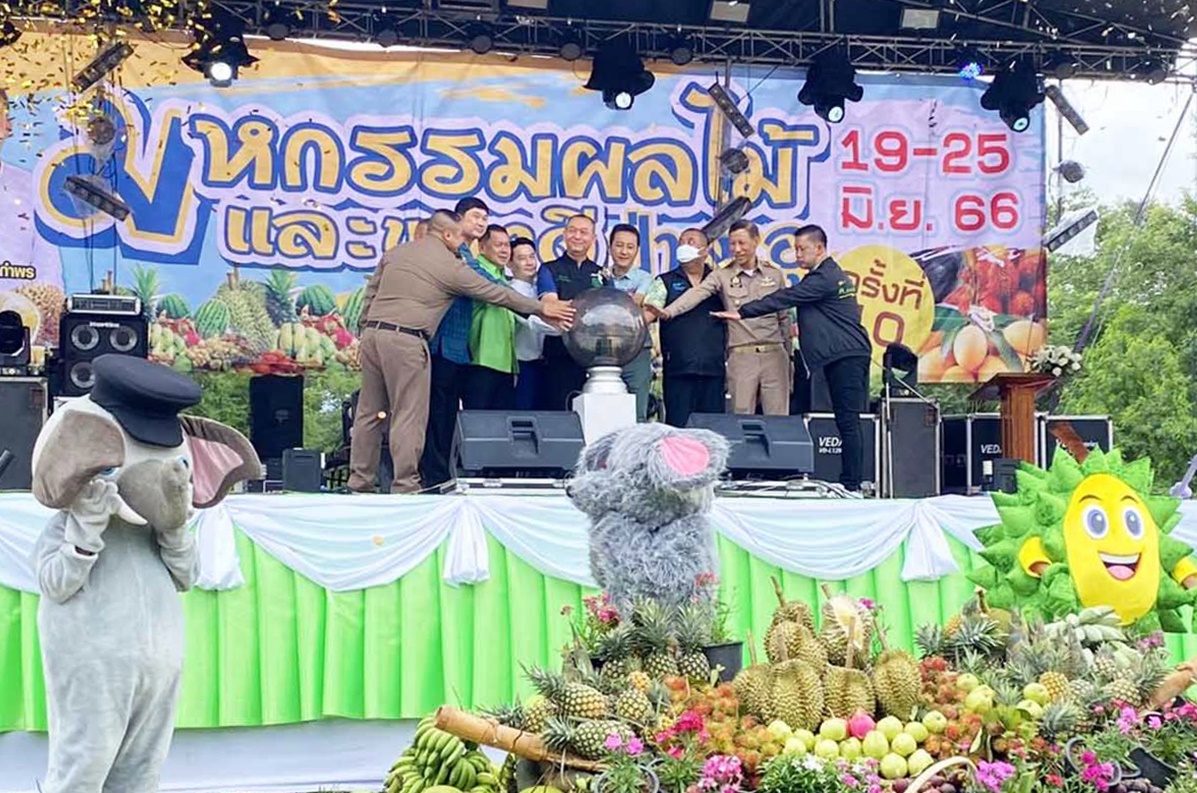 "เฉลิมชัย" เปิดมหกรรมผลไม้ ชวนชิม “ทุเรียนป่าละอู” หมอนทองจีไอของห้วยสัตว์ใหญ่