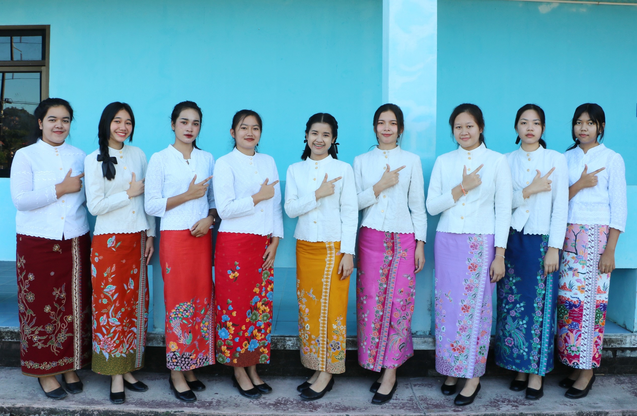 สวยงาม!!  เด็กเทคนิคพังงา สวมใส่ชุดบาบ๋า ผ้าปาเต๊ะ อนุรักษ์ผ้าประจำถิ่นทุกวันอังคาร