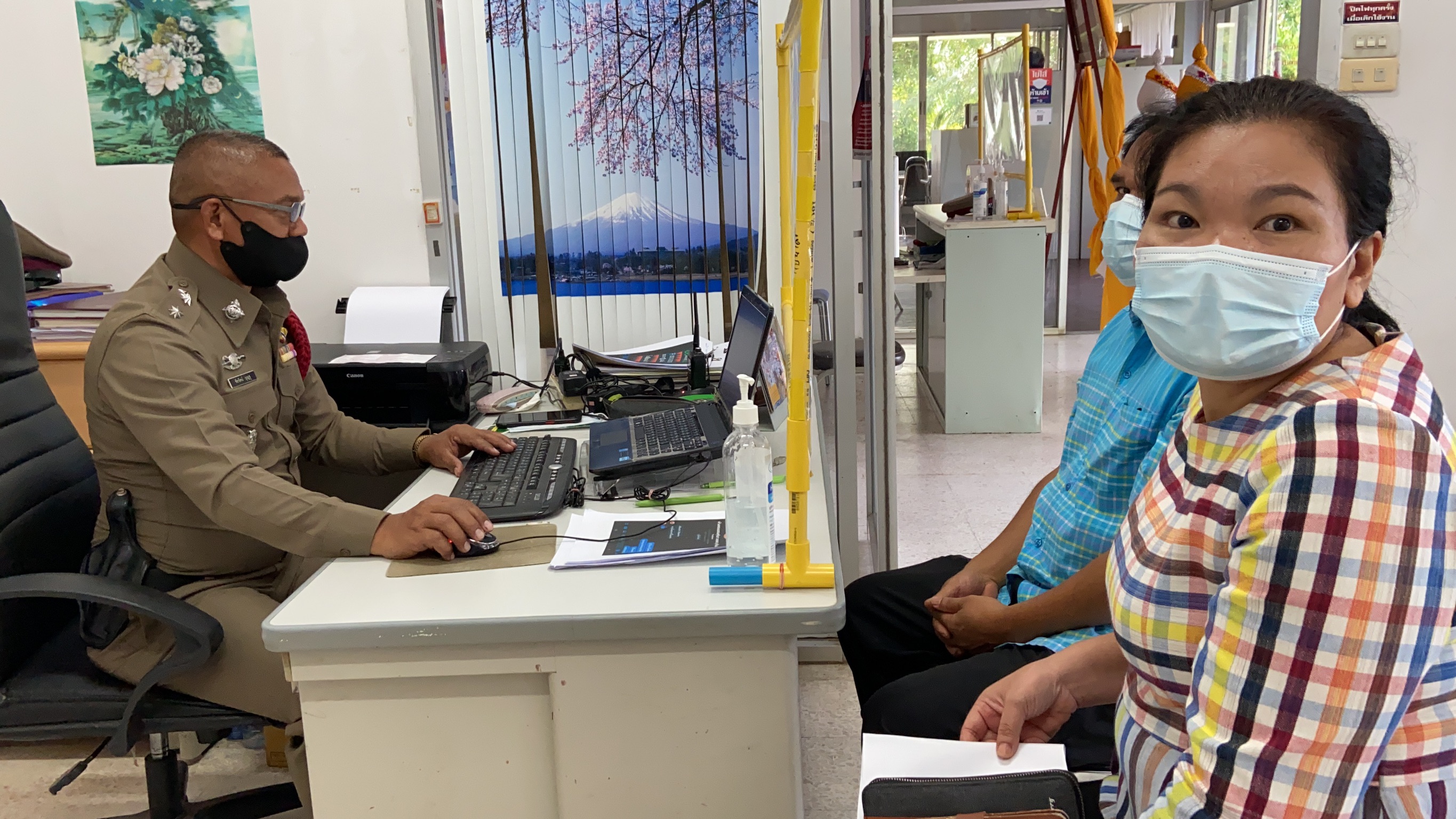 หน.สำนักปลัด ทต.พนมรุ้ง โร่แจ้งความถูกมิจฉาชีพ​ แฝงตัวในไลฟ์สด​ หลอกโอนเงินซื้อทอง​ สูญเกือบ 2 แสน