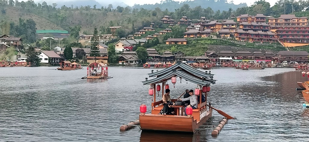ปางอุ๋ง-บ้านรักไทย ช่วงวันหยุดนักท่องเที่ยวแน่น!!