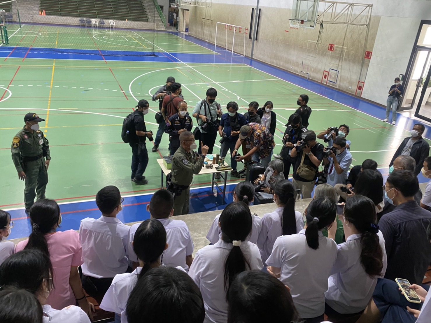 ตร.เดินสายฝึกอบรมวิธีเอาตัวรอดในสถานการณ์ฉุกเฉินถอดบทเรียนเหตุการณ์หนองบัวลำภู 