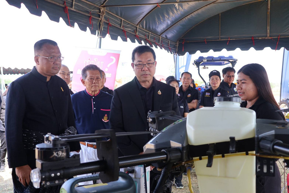   ลพบุรีขยับ! เทศบาลเขาพระยาเดินธง รณรงค์ “ไถกลบตอซัง”ลดเผาไร่ แก้ฝุ่น PM2.5