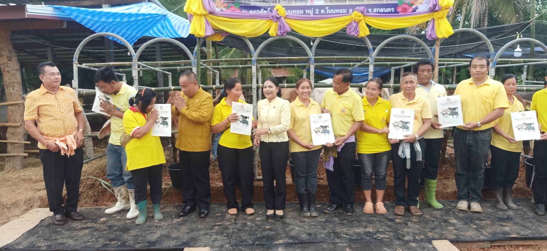 สกลนคร ปศุสัตว์เร่งส่งเสริมอาชีพมอบโคยืมเลี้ยงให้แก่เกษตรกรโครงการตามพระราชดำริ