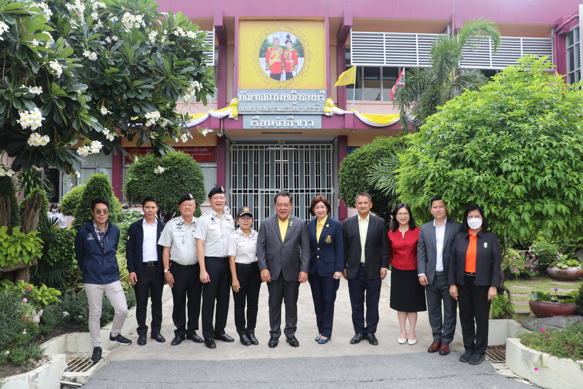 "รมว.ยุติธรรม" ตรวจเยี่ยม "ทัณฑสถานหญิงธนบุรี-เรือนจำพิเศษธนบุรี" 