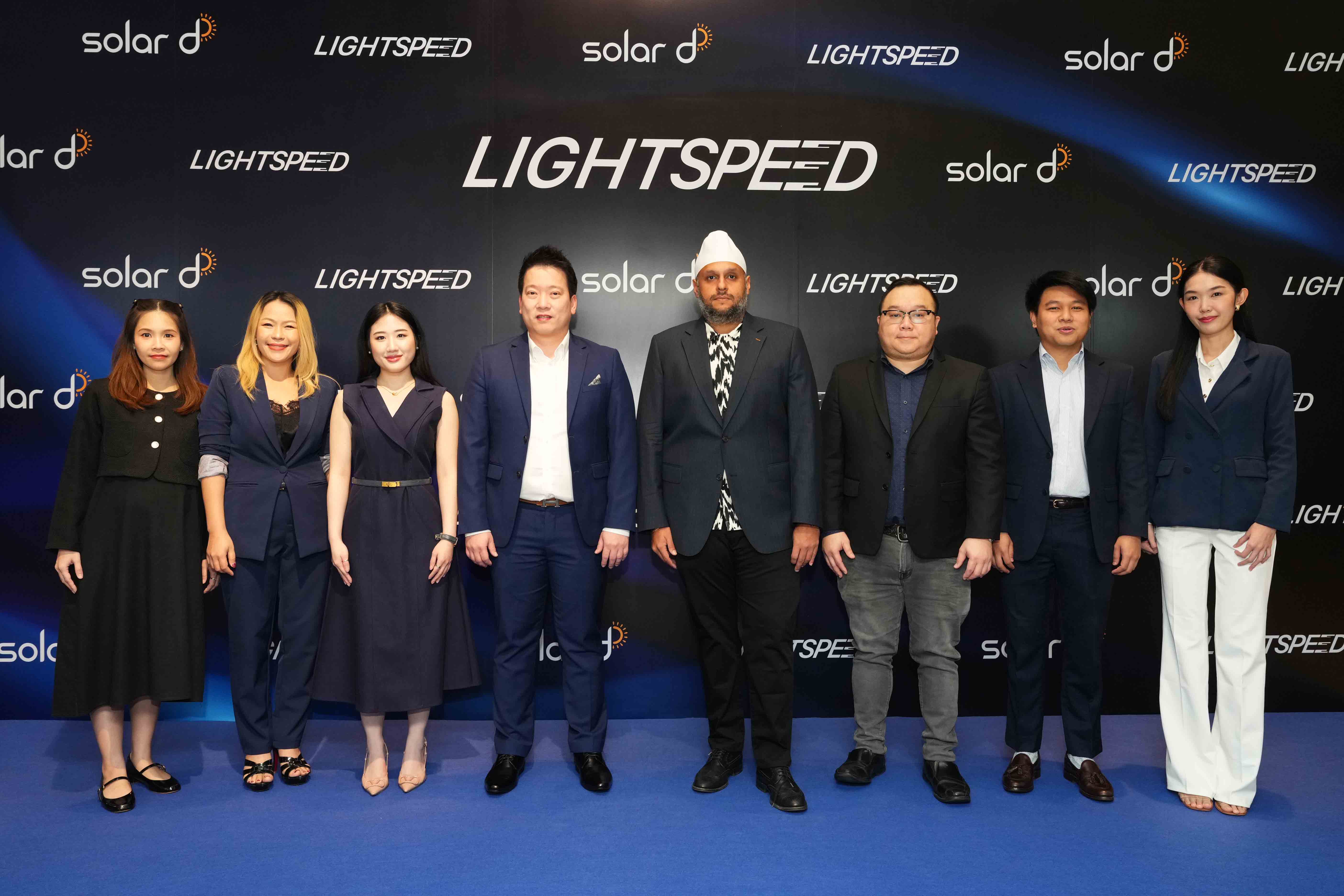 โซลาร์ ดี ส่ง "หุ่นยนต์ติดตั้งแผงโซลาร์เซลล์" ครั้งแรกในไทย เทคโนโลยี Light Speed ติดตั้งเร็ว 10 เท่า หนุนพลังงานสะอาด ลดต้นทุนผลิตให้ภาคธุรกิจไทย