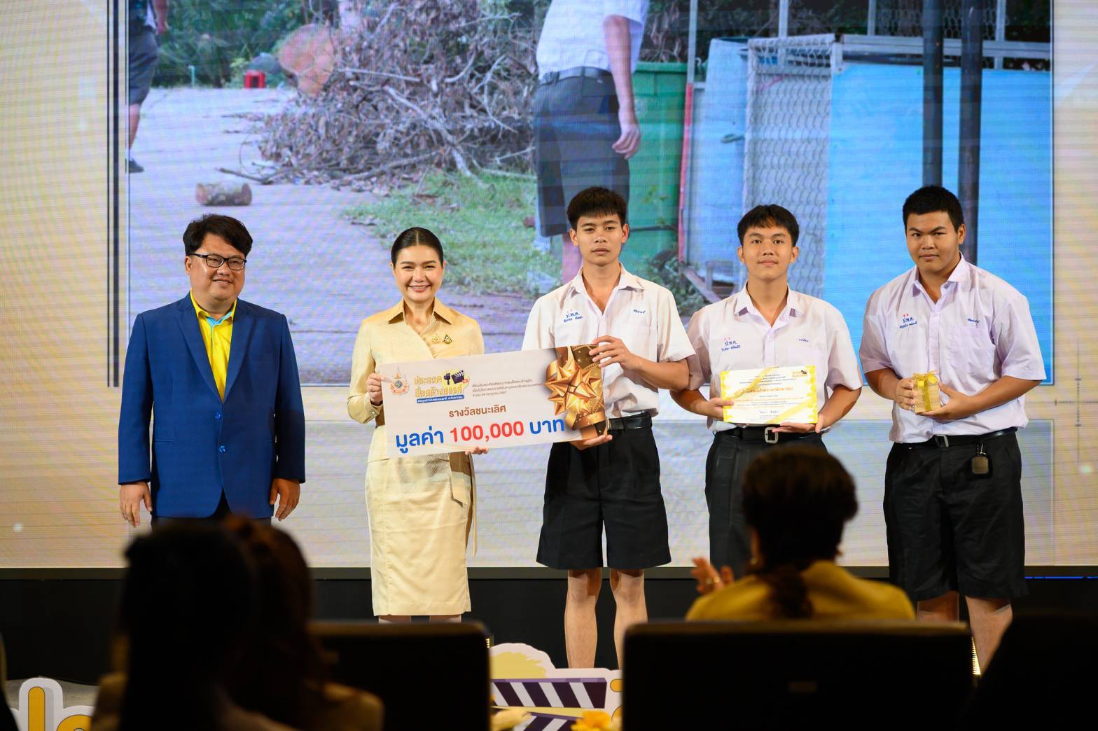 ทึ่ง! “จิราพร” เผยคนรุ่นใหม่ผลิตสื่อเทิดทูนสถาบันฯได้อย่างสร้างสรรค์  พร้อมได้เรียนรู้พระราชกรณียกิจในหลวง