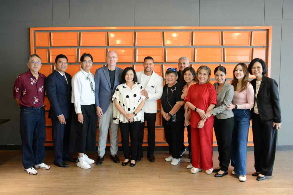 ต้อนรับนักแสดงชื่อดังที่เคยร่วมแสดงละครเวที มณเฑียรทองเธียเตอร์ 