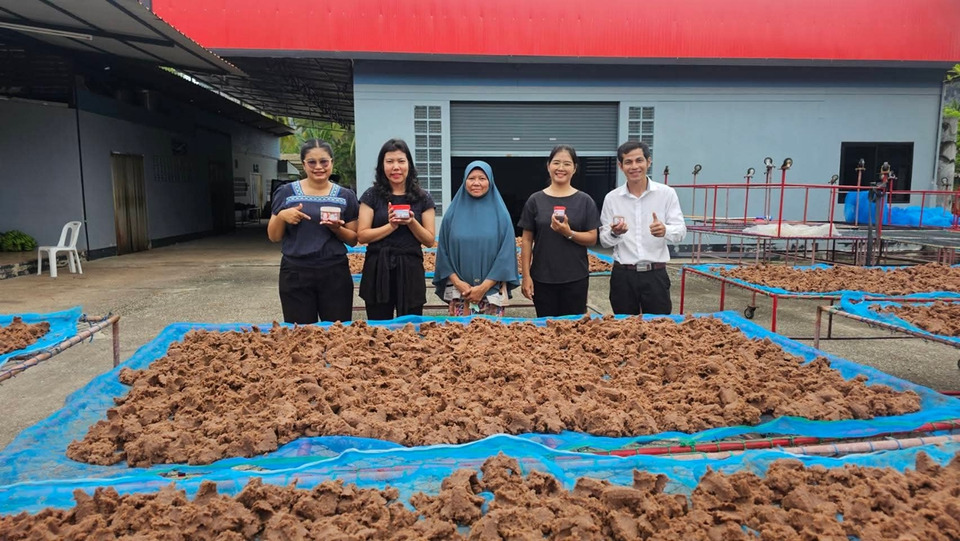 เกษตรกันตังหนุน “กะปิจ๊ะณี” แบรนด์กะปิกุ้งเคยฮาลาลแห่งแรกของตรัง ดันขายออนไลน์เพิ่มรายได้ชุมชน