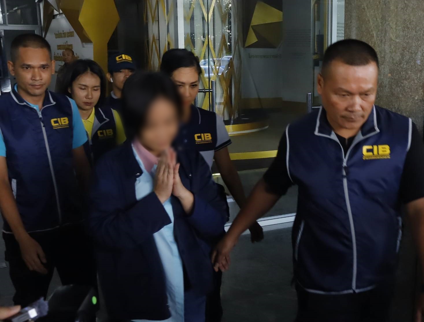 "กองปราบ"หิ้ว “กฤษอนงค์” ฝากขังศาลฯพร้อมค้านประกัน เจ้าตัวสีหน้าเรียบเฉย