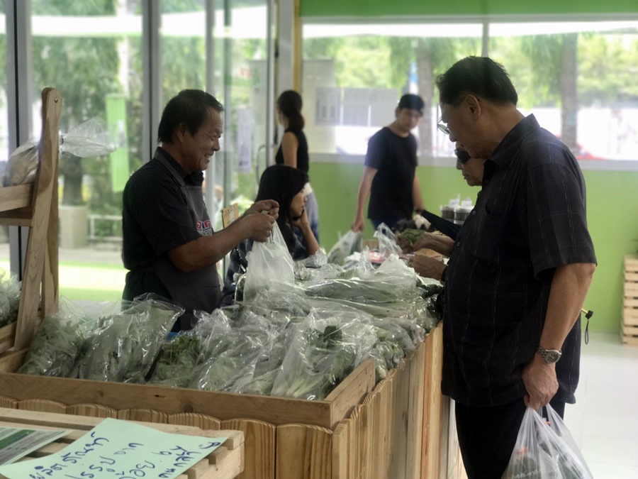 ช้อปเพลิน เดินสบายในงาน “ตลาดเกษตรอินทรีย์และสินค้าปลอดภัย” ที่ อ.ต.ก. ได้ของดี ถูกใจสบายกระเป๋า