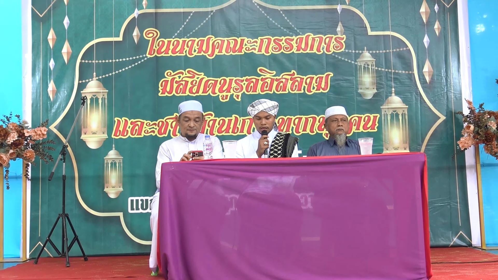 ชาวบ้านเกาะทาก อ.จะนะจัดเลี้ยงโต๊ะจีนซื้อที่ดินให้มัสยิด