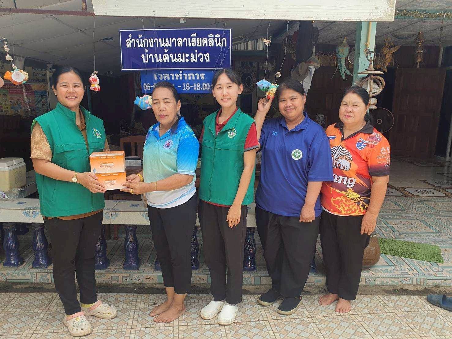 สมาคมแม่บ้านสาธารณสุข สาขา อ.ไทรโยค ลงพื้นที่เยี่ยมพนักงานมาลาเรียชุมชน เตรียมพร้อมรับโรคมาลาเรีย-ไข้หวัดใหญ่ ช่วงฤดูฝน 