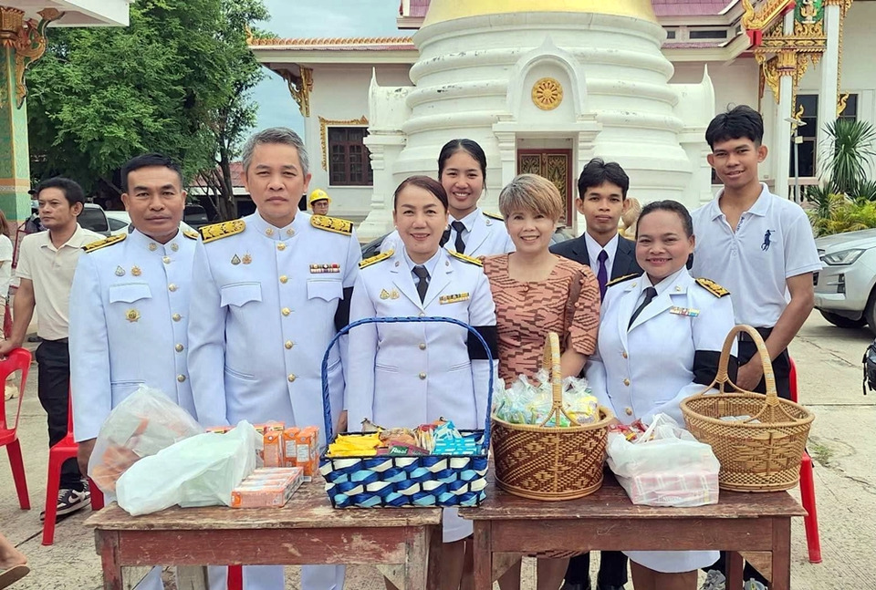 ชาวปะคำร่วมตักบาตร-เจริญพระพุทธมนต์ ถวายพระราชกุศล เฉลิมพระเกียรติในหลวง 28 กรกฎาคม 2569