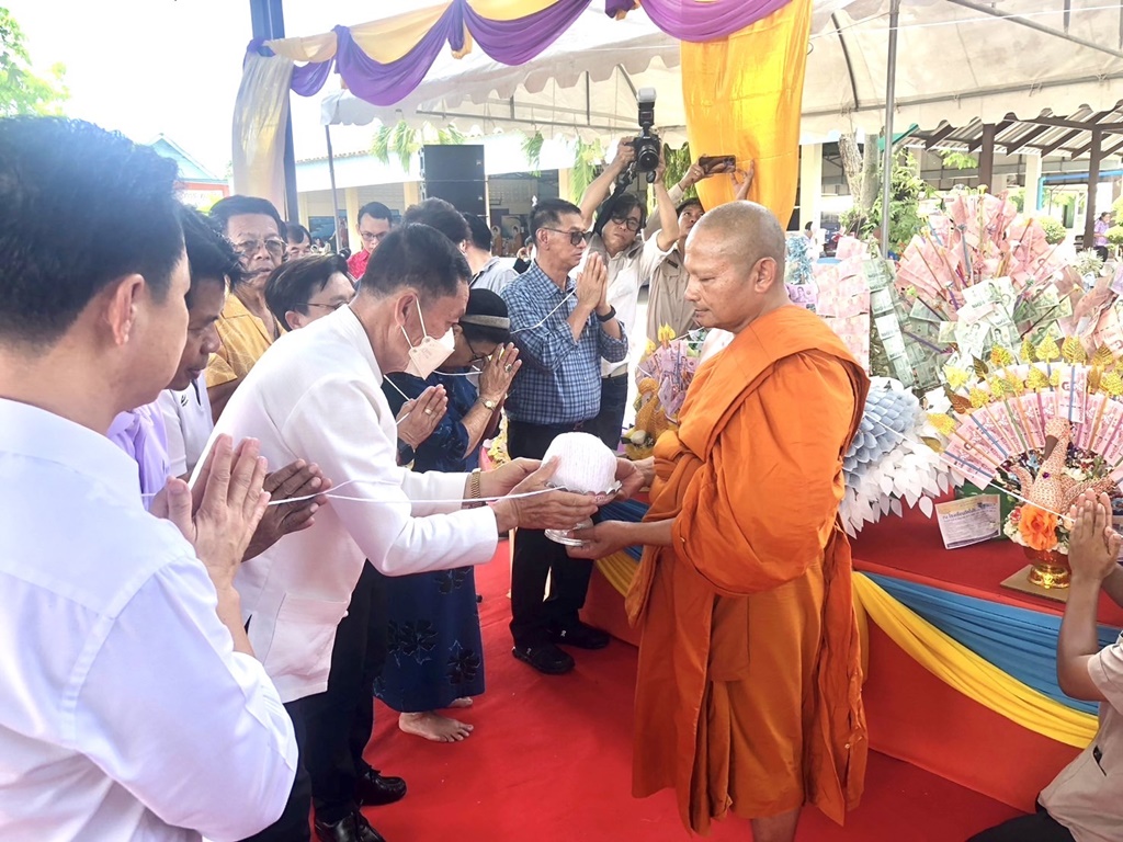 รร.วัดในไร่ ทำบุญทอดผ้าป่าเพื่อการศึกษา สร้างศาลาอเนกประสงค์ ยอดพุ่ง 2.6 ล้านเศษ