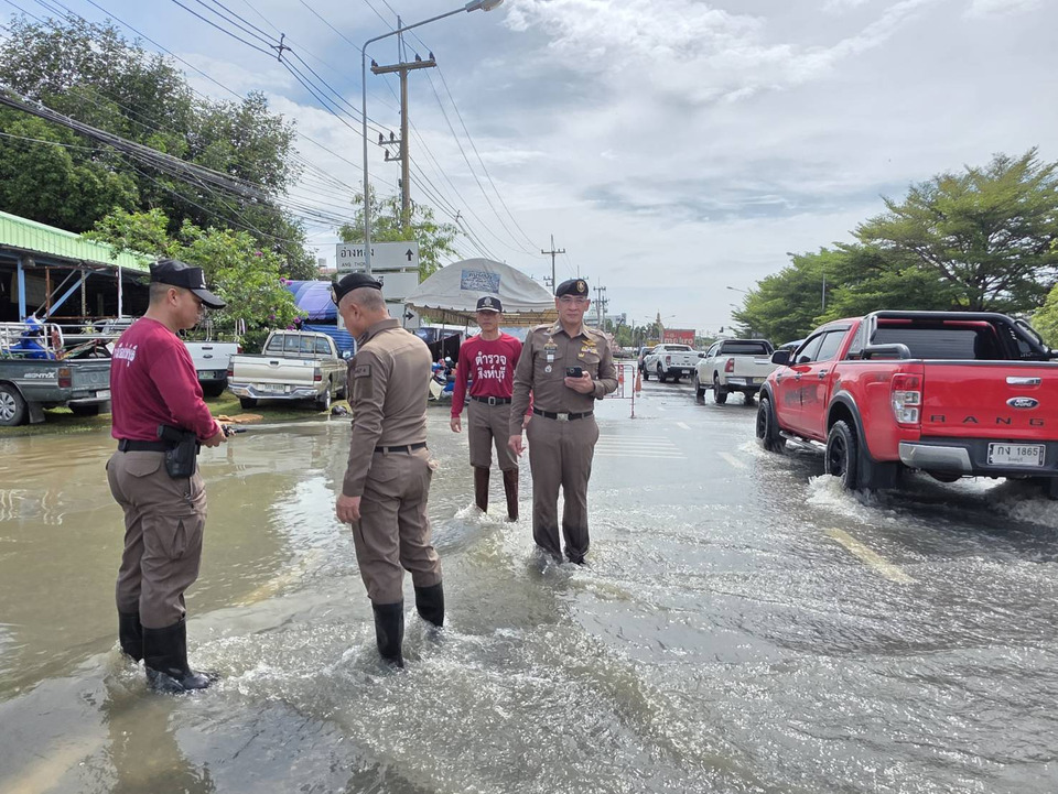 สตช.กำชับทุกหน่วย! ช่วยผู้ประสบภัยน้ำท่วมต่อเนื่อง–คุมเข้มกันอาชญากรรมซ้ำเติมประชาชน 