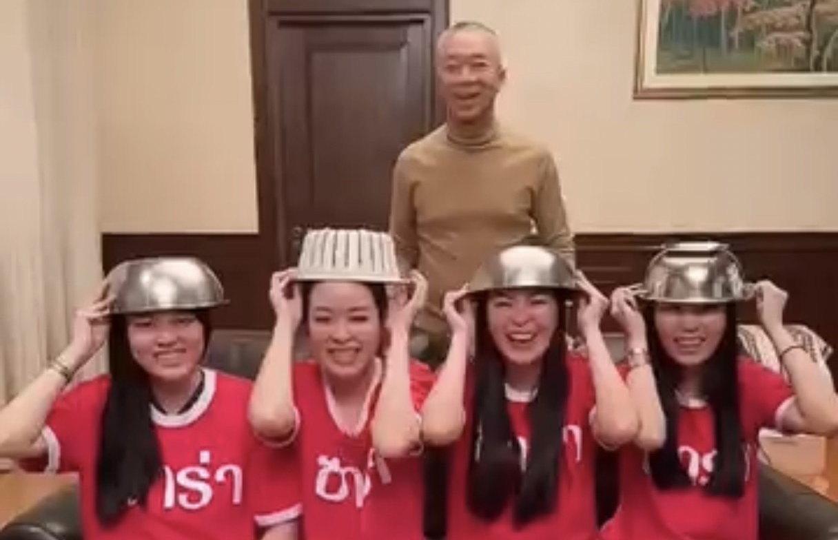 เปิดเผยความจริง !! 'เอวา' ชวนคุณพ่อเปิดความลับ พร้อม3พี่น้องทายาทหมื่นล้าน ???