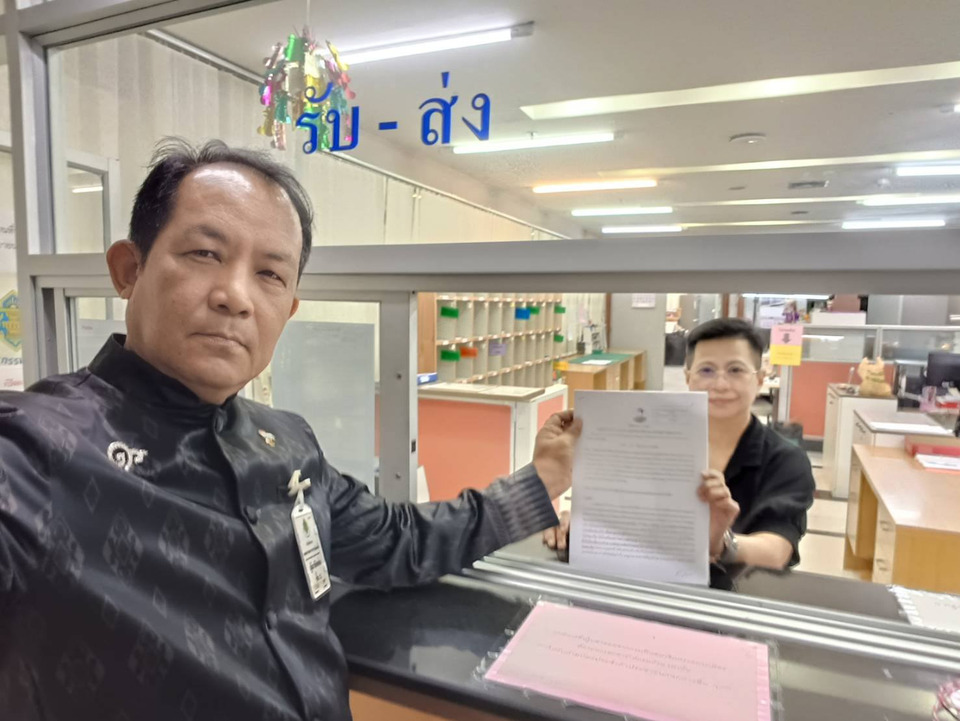 “ศรีสุวรรณ”บุกร้อง กกต.ร้องสอบ “พรรค ปชน.”ปมผู้สมัคร สส.เอี่ยวเว็บพนัน-ฟอกเงิน อาจเข้าข่าย "ยุบพรรค"