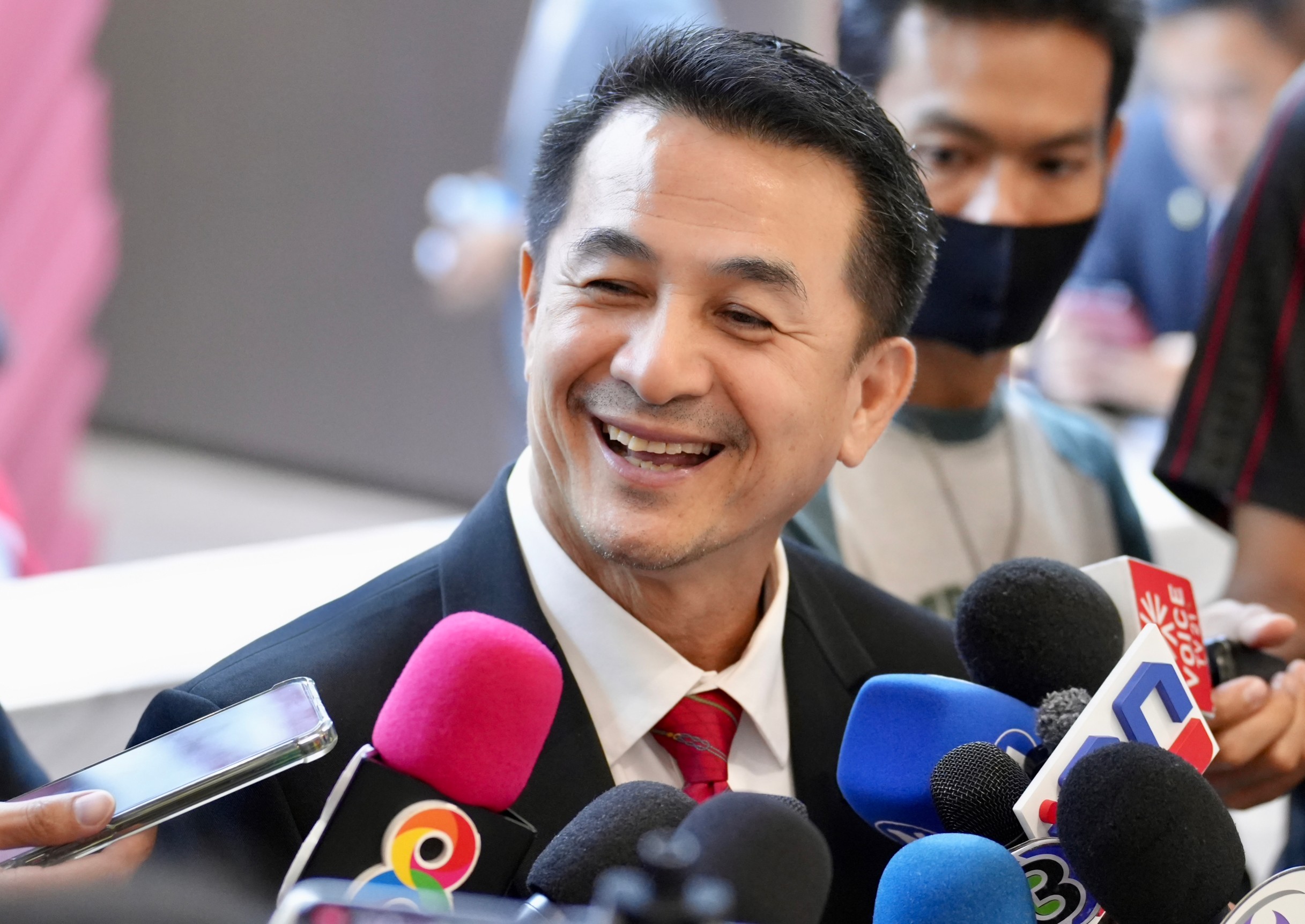 "ชลน่าน" ยัน "พิธา" ยังมีความชอบธรรม เสนอชื่อนายกฯพรุ่งนี้ มั่นใจ พท.ยกมือหนุนชอบด้วยกฎหมาย ไม่ถึงขั้นยุบพรรค