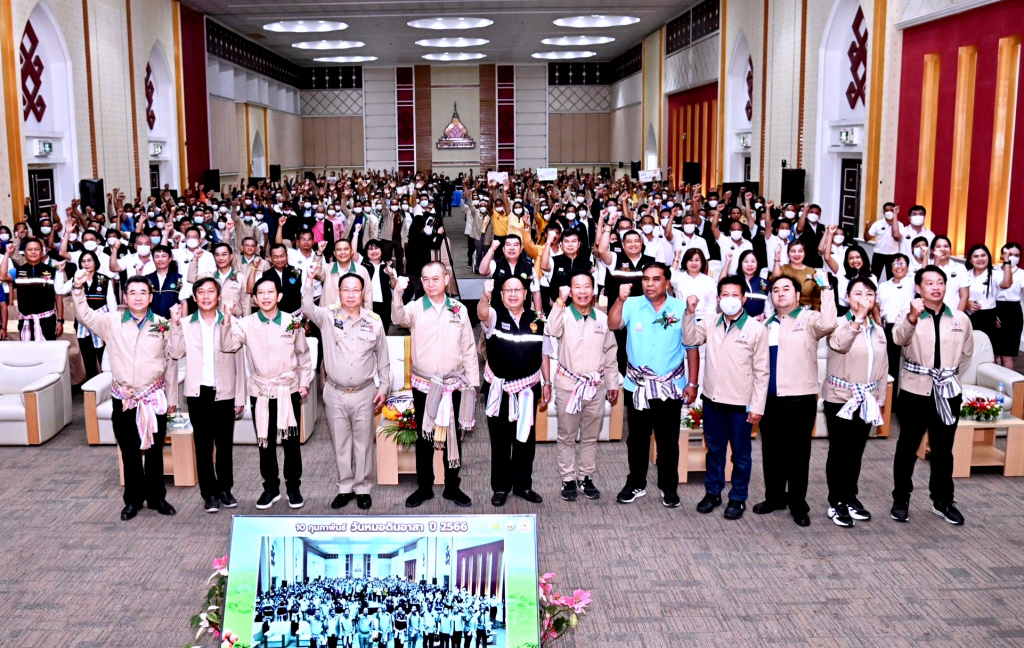 รมว.เกษตรฯ หนุน "หมอดินอาสา" เสริมแกร่งนโยบายตลาดนำการผลิต ต้นแบบพัฒนาพื้นที่เกษตรทั่วไทย