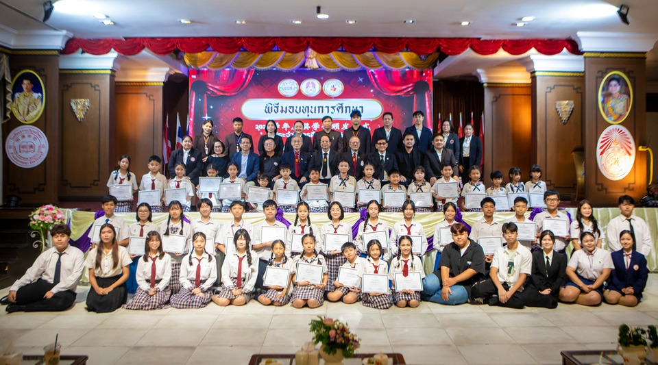 สว่างบริบูรณ์พัทยามอบ 50 ทุน หนุนเด็กเรียนดี–สร้างชื่อเสียง เปิดโอกาสเรียนต่อถึงจีน