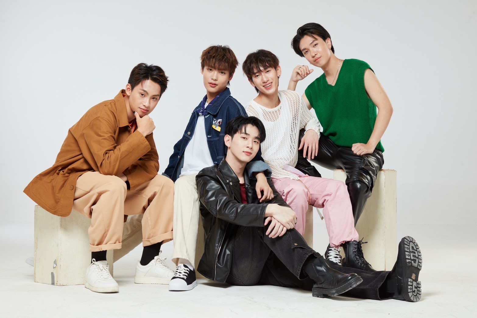5 หนุ่ม Viu Talent “ เบสท์-เอิร์ธ-วิน-ดัง-อู๋ “ เชิญร่วมงานแฟร์ใจฟูทั้งผู้ให้และผู้รับ !! 