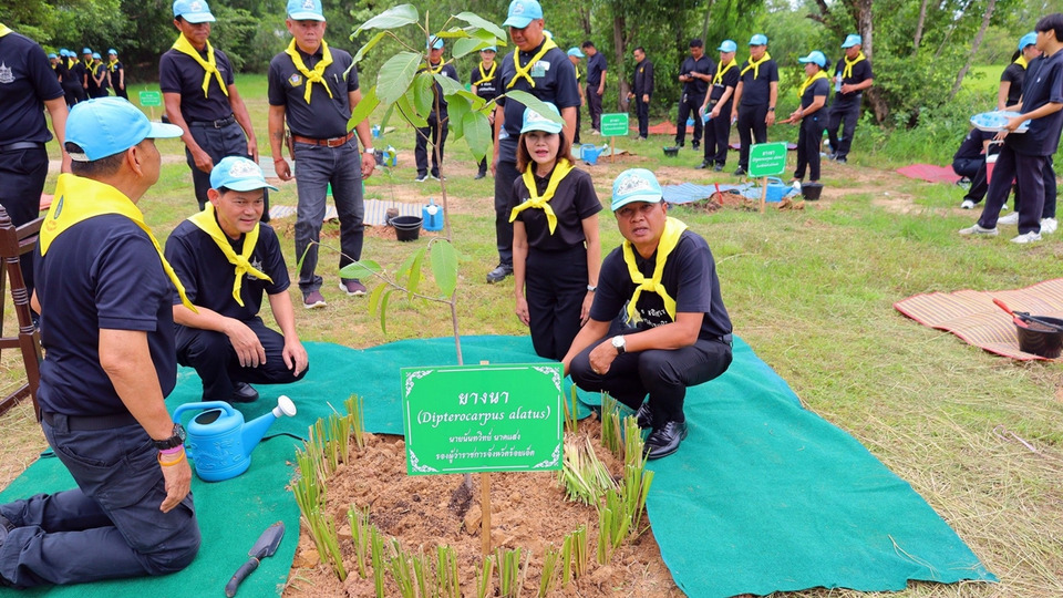 ร้อยเอ็ดรวมพลังจิตอาสาปลูกป่า เฉลิมพระเกียรติฯ ฟื้นฟูธรรมชาติ เพิ่มพื้นที่สีเขียวชุมชน