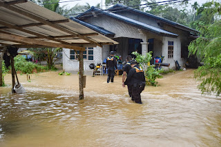 ฝนถล่ม'ยะลา'ทำน้ำท่วมในหลายพื้นที่ ทหารพรานเร่งช่วยเหลือปชช.อ.บันนังสตา  