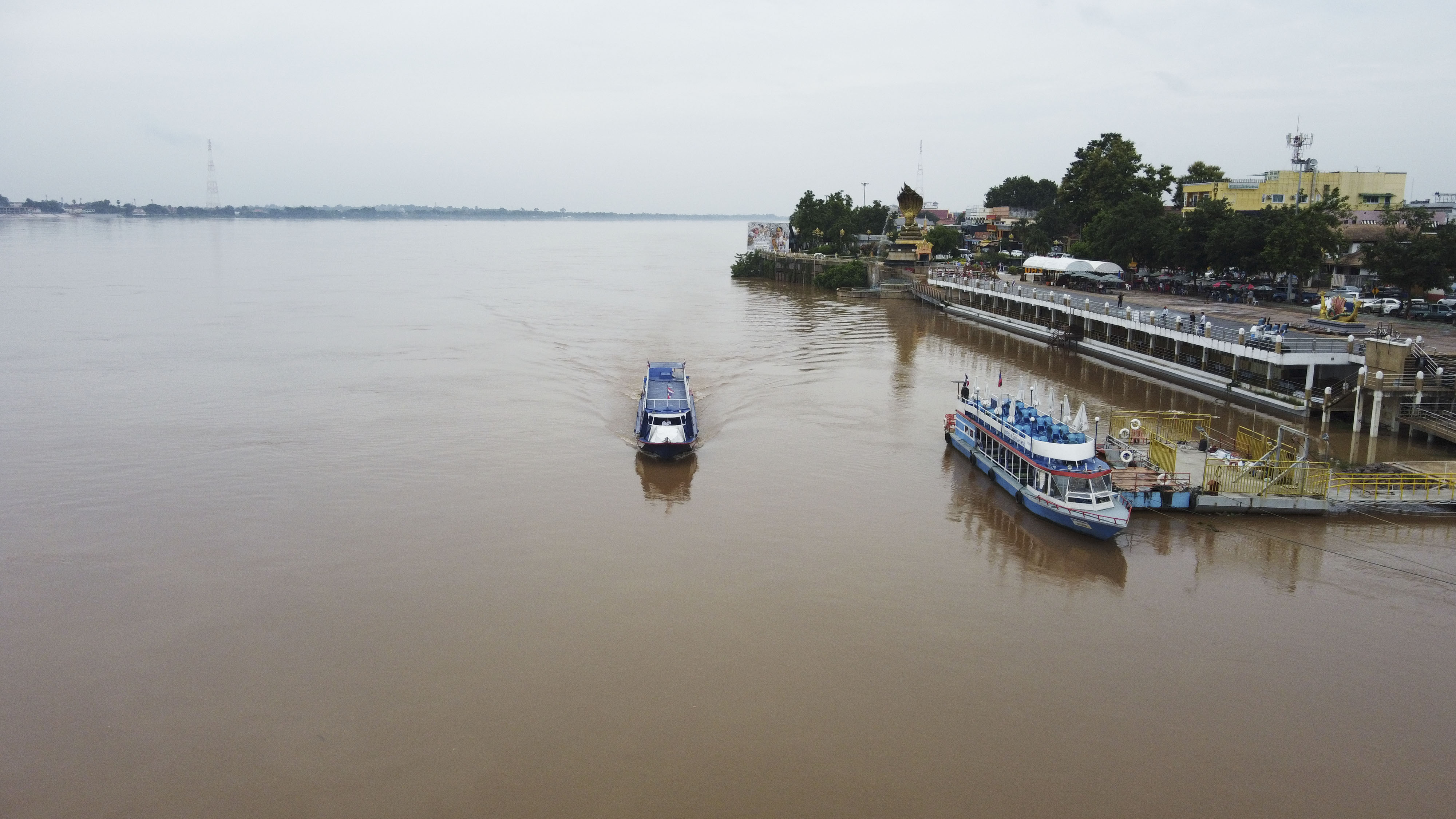 น้ำโขงสูงสุดรอบ  5 ปี ทะลุ 11 เมตร เศษไม้ลอยเกลื่อน กระทบเดินเรือ