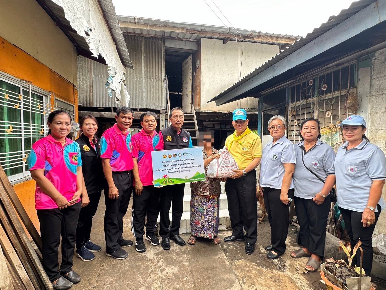 นอภ.เมืองลพบุรี-พัฒนาชุมชน จัดกิจกรรมสร้างความมั่นคงทางอาหาร “ปันรัก ปันสุข ปลูกผักแบ่งปัน”