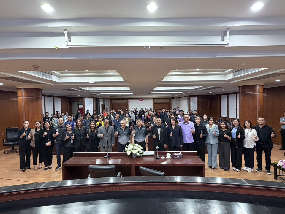 นายกเทศมนตรีศรีสะเกษ มอบนโยบายข้าราชการใหม่ ย้ำยึดประโยชน์ประชาชนเป็นหลัก เดินหน้าพัฒนาท้องถิ่น