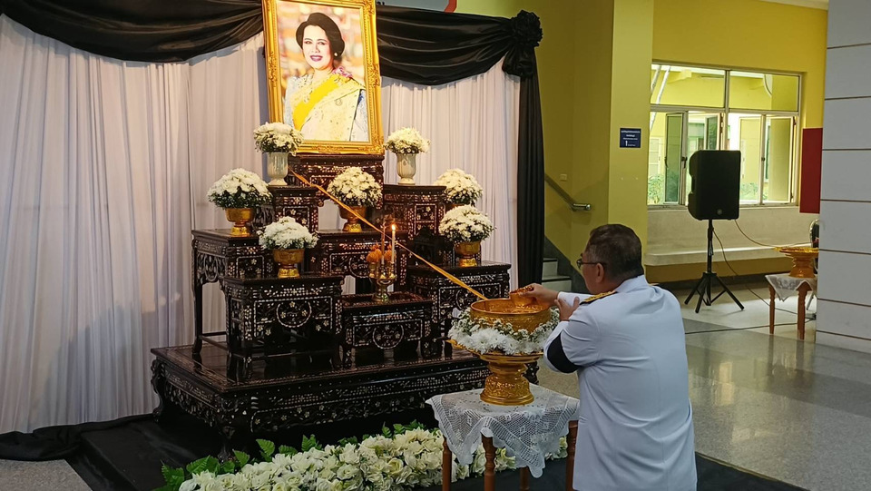 "พ่อเมืองชัยภูมิ" นำพสกนิกรร่วมพิธีสรงน้ำพระบรมศพ แสดงความอาลัยพระบรมราชชนนีพันปีหลวง