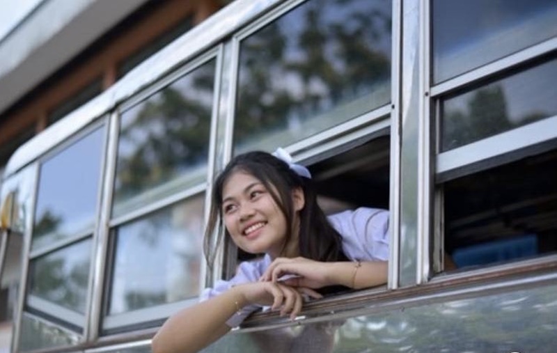 บุกเยี่ยมบ้าน "น้องน้ำ" ที่ศรีสะเกษ จนโคตรๆ หลังโซเชียลแห่ชื่นชมทำงานหาเงินจ่ายค่าเทอม
