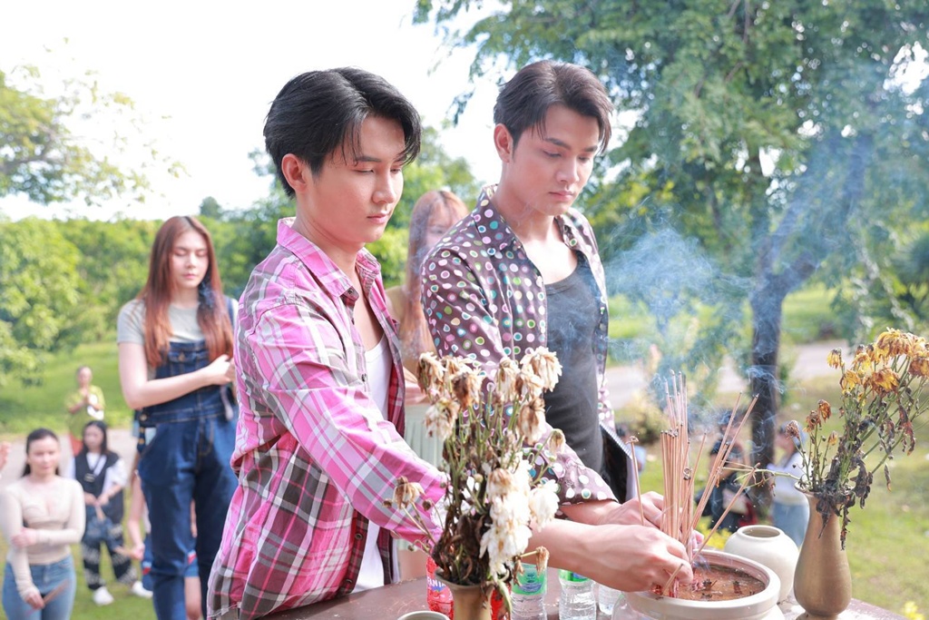 “เล้ง&แสตมป์” เปิดกล้องซีรีส์วายแนวตั้ง “เงารักใต้แสงเทียน (Hearts Agrow)” แฟนๆ รอชมได้เลย