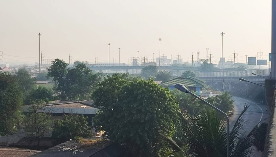 คลองหลวงวิกฤต PM2.5 พุ่ง 162 เกินมาตรฐาน พบลักลอบเผาขยะซ้ำเติม