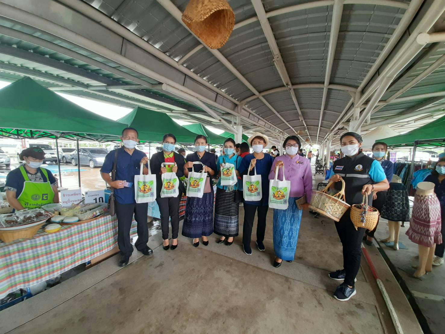 พาณิชย์จังหวัดยโสธรเปิด“ตลาดชุมชนบิ๊กซี  วิถีไทบ้าน” บรรเทาความเดือดร้อนเกษตรกรจากสถานการณ์โควิด-19 