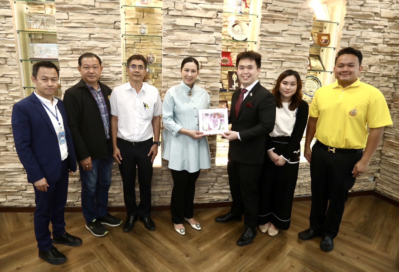 ผู้ช่วยเลขานุการฝ่ายบริหารและกงสุล สถานเอกอัครราชทูตสาธารณสิงคโปร์ เข้าเยี่ยมคารวะรองนายกเมืองพัทยา