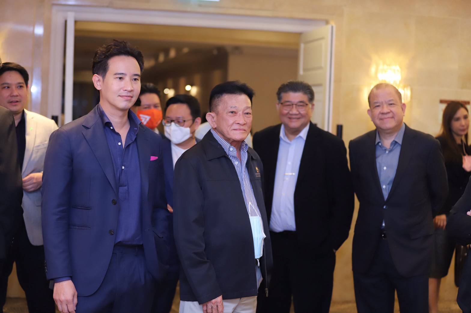 "พรรคฝ่ายค้าน" จัดงานเลี้ยงกระชับสัมพันธ์ "สมพงษ์" ลั่น ยืนหยัดต่อสู้เพื่อประชาธิปไตย