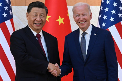 ประธานาธิบดีสี จิ้นผิง ผู้นำจีน (ซ้าย) พบปะกับประธานาธิบดีโจ ไบเดน ผู้นำสหรัฐฯ (Photo : AFP)