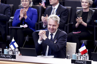 รัฐมนตรีต่างประเทศของฟินแลนด์ แสดงความดีใจ หลังนาโตรับรองให้ฟินแลนด์ร่วมเป็นชาติสมาชิกอย่างเป็นทางการ (Photo : AFP)
